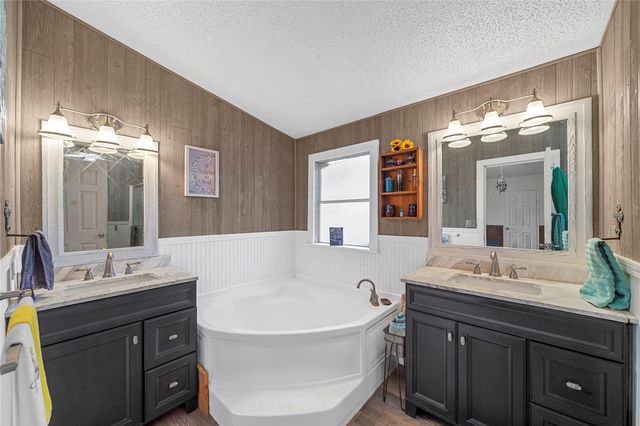 19645 Nordt Road, Damon, TX 77430