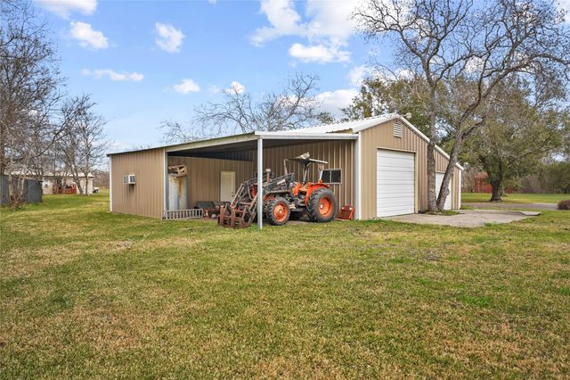19645 Nordt Road, Damon, TX 77430