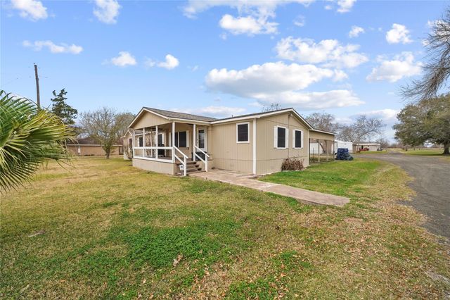 19645 Nordt Road, Damon, TX 77430