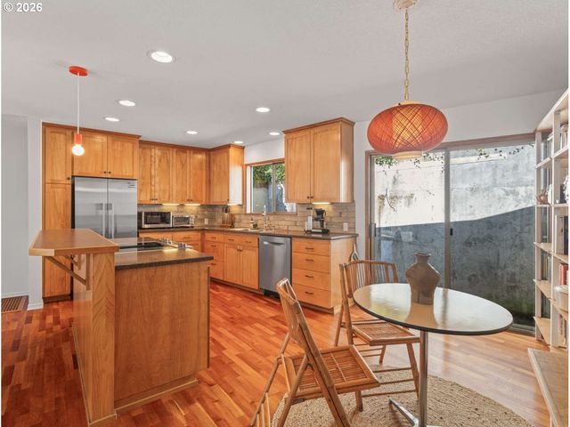 2345 Ne RIDGEWOOD Dr, Portland, OR 97212