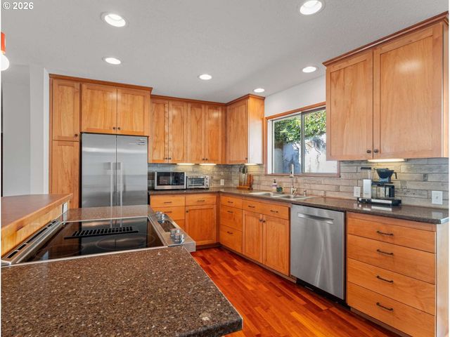2345 Ne RIDGEWOOD Dr, Portland, OR 97212