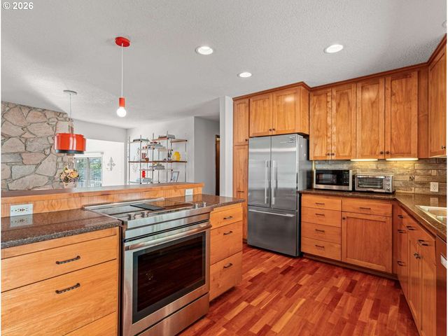 2345 Ne RIDGEWOOD Dr, Portland, OR 97212