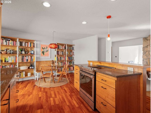 2345 Ne RIDGEWOOD Dr, Portland, OR 97212