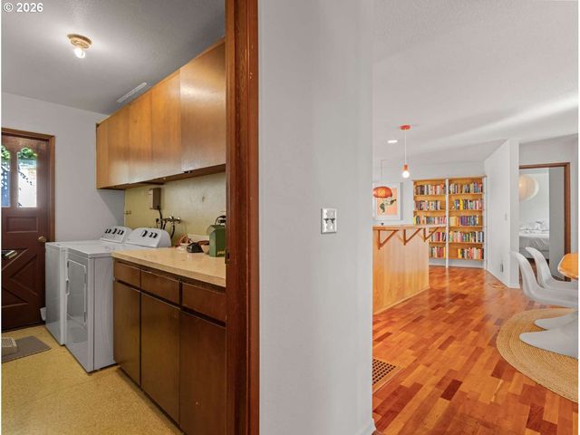 2345 Ne RIDGEWOOD Dr, Portland, OR 97212