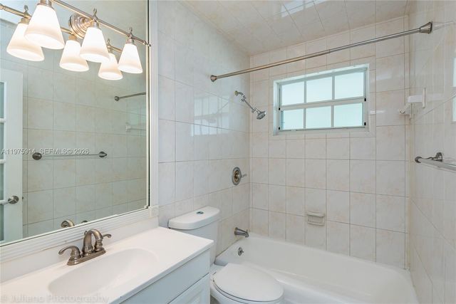 8871 NW 15th St, Pembroke Pines, FL 33024