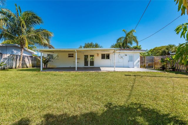 8871 NW 15th St, Pembroke Pines, FL 33024