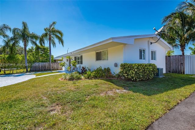 8871 NW 15th St, Pembroke Pines, FL 33024