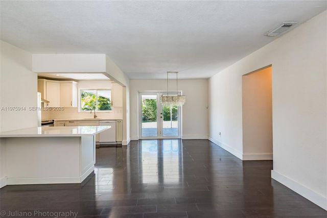 8871 NW 15th St, Pembroke Pines, FL 33024