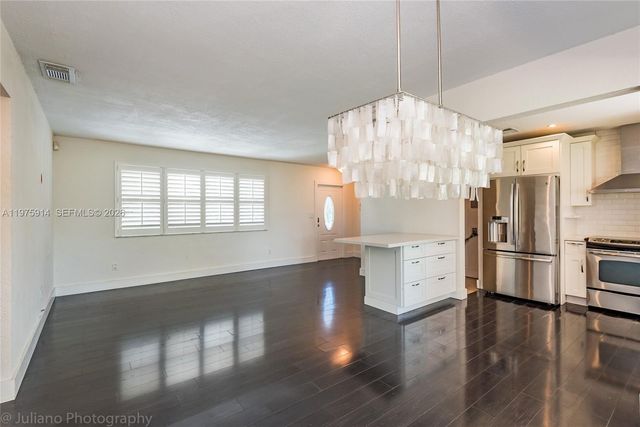 8871 NW 15th St, Pembroke Pines, FL 33024