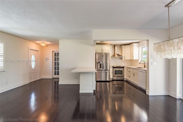 8871 NW 15th St, Pembroke Pines, FL 33024