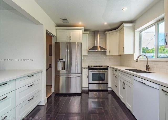 8871 NW 15th St, Pembroke Pines, FL 33024