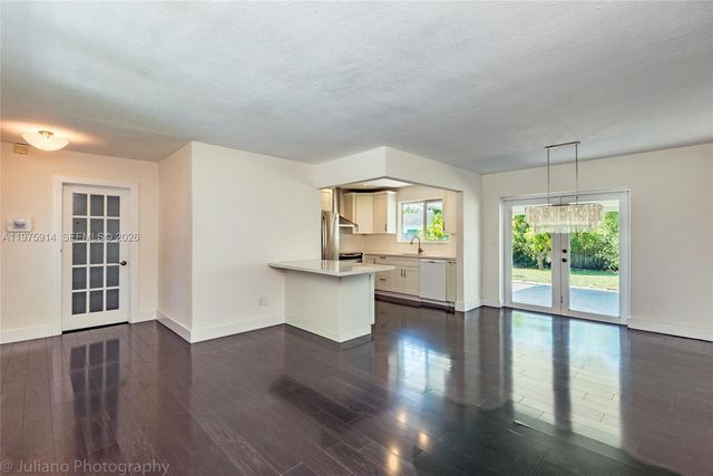 8871 NW 15th St, Pembroke Pines, FL 33024