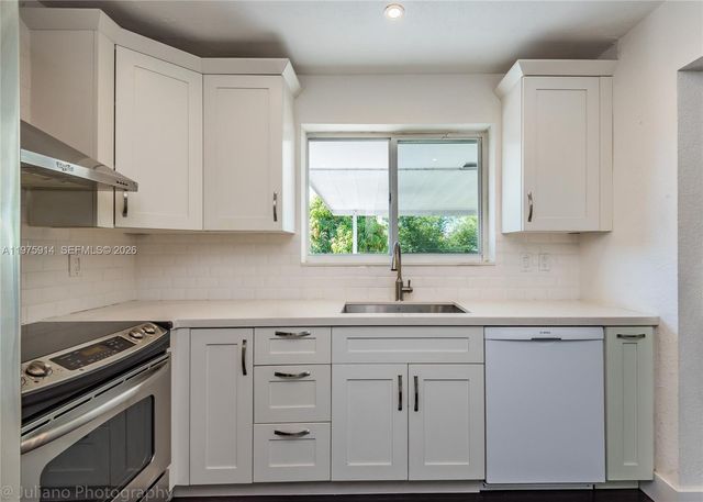 8871 NW 15th St, Pembroke Pines, FL 33024