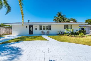 8871 NW 15th St, Pembroke Pines, FL 33024