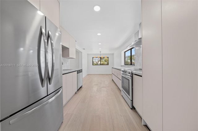 7515 SW 32nd St, Miami, FL 33155