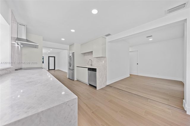 7515 SW 32nd St, Miami, FL 33155
