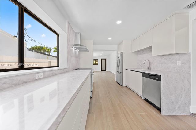 7515 SW 32nd St, Miami, FL 33155