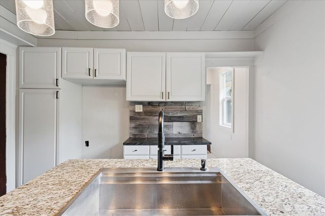 323 Garfield Avenue, Battle Creek, MI 49017