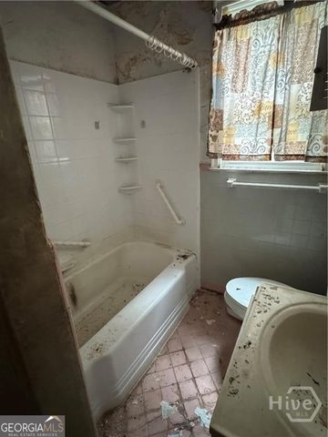 11 Oleander Avenue, Savannah, GA 31404