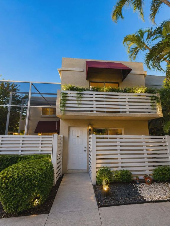 535 NW 98th Avenue, Plantation, FL 33324