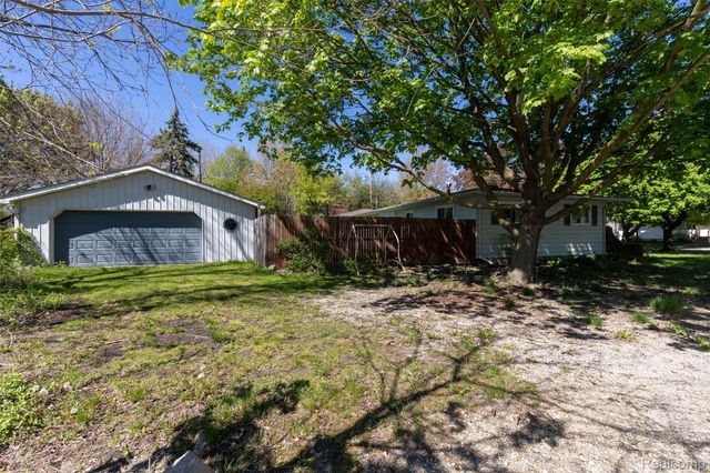 1227 N Jackson Street, Lapeer, MI 48446