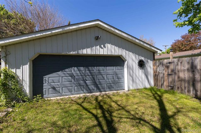 1227 N Jackson Street, Lapeer, MI 48446