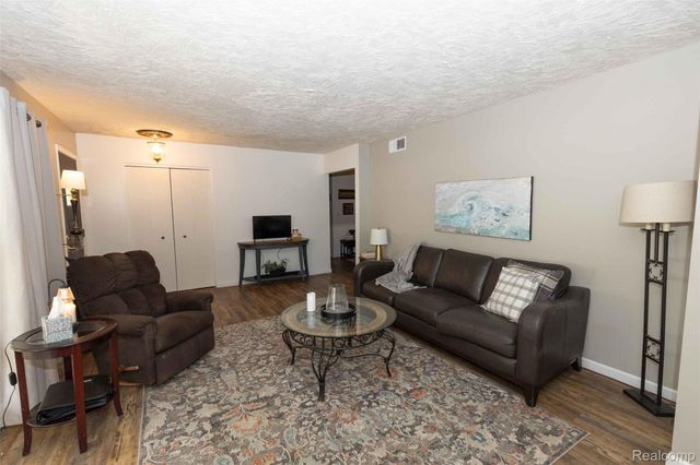 1227 N Jackson Street, Lapeer, MI 48446