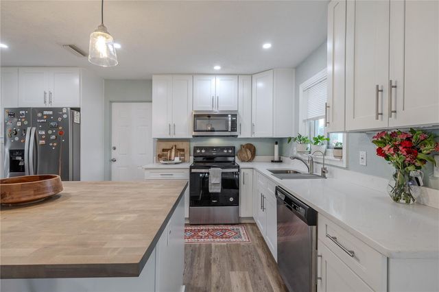 11615 PARK BOULEVARD, Seminole, FL 33772