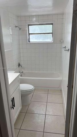 16851 NE 21st Ave 5, North Miami Beach, FL 33162