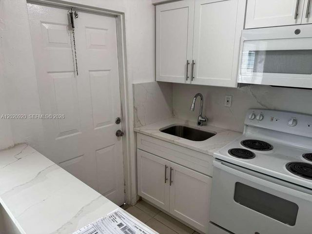 16851 NE 21st Ave 5, North Miami Beach, FL 33162
