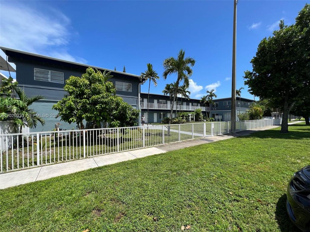 16851 NE 21st Ave 5, North Miami Beach, FL 33162