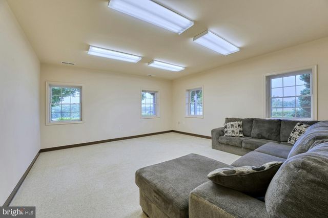 1237 EARLE RD, Charles Town, WV 25414