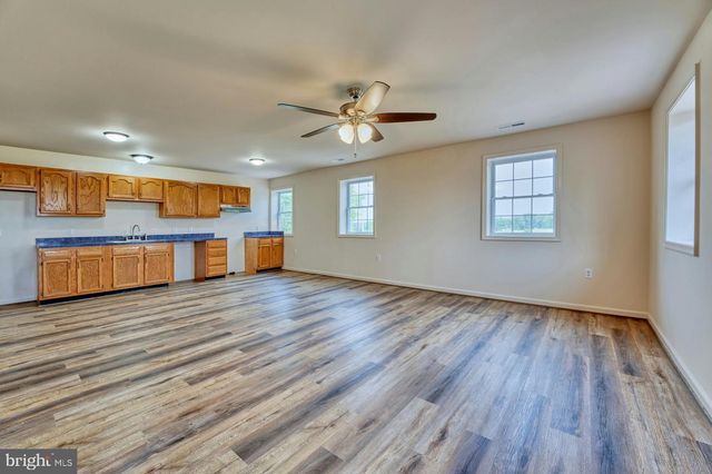 1237 EARLE RD, Charles Town, WV 25414