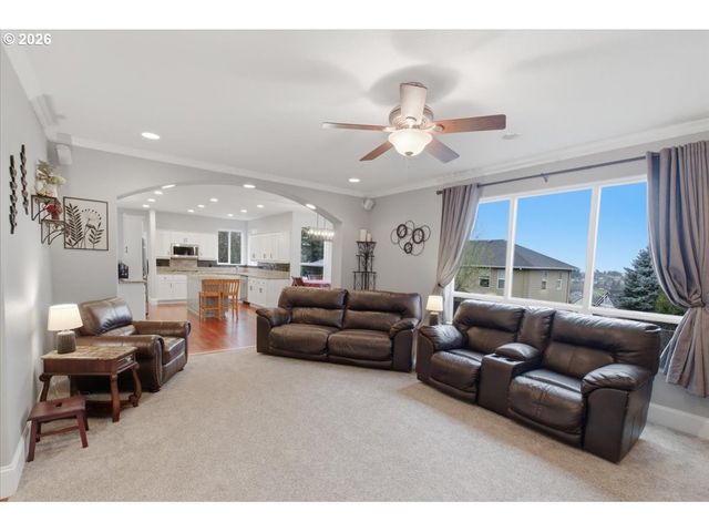 946 REAGAN Ave Nw, Salem, OR 97304