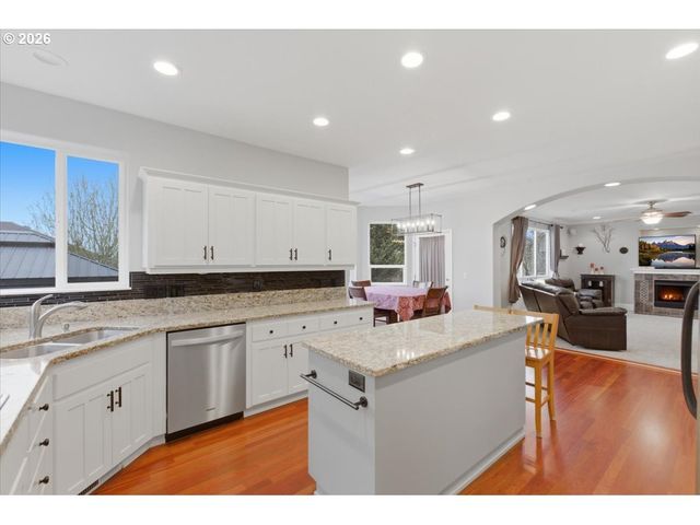 946 REAGAN Ave Nw, Salem, OR 97304