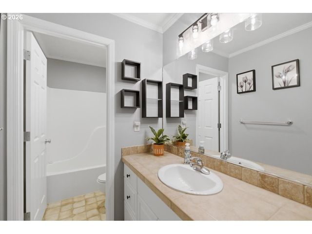 946 REAGAN Ave Nw, Salem, OR 97304