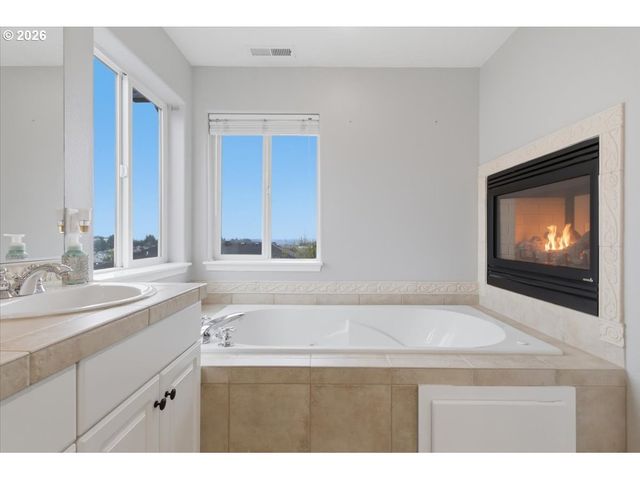 946 REAGAN Ave Nw, Salem, OR 97304