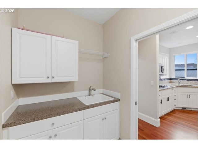 946 REAGAN Ave Nw, Salem, OR 97304