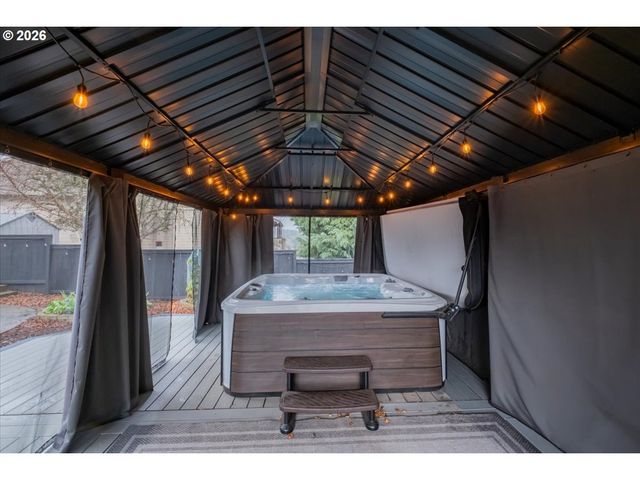 946 REAGAN Ave Nw, Salem, OR 97304