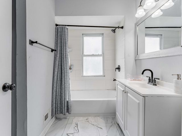 27 N Lockwood Avenue, Chicago, IL 60644