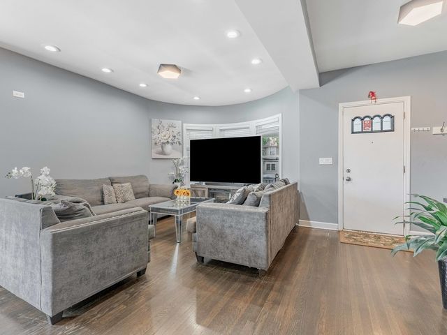 27 N Lockwood Avenue, Chicago, IL 60644