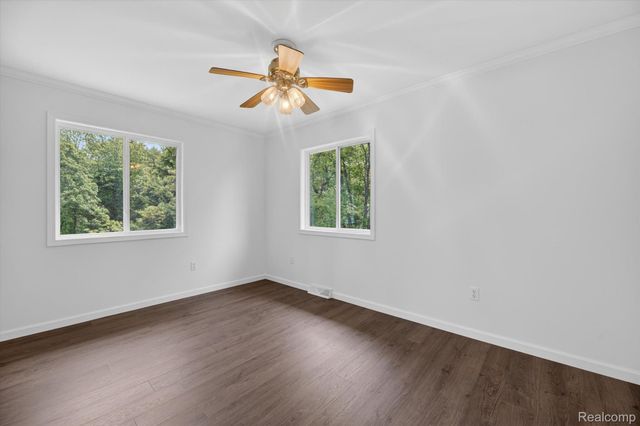 1976 Kathy Drive, Hamburg Township, MI 48189