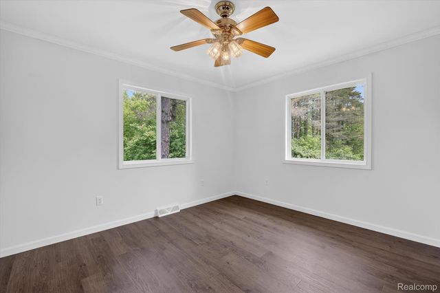 1976 Kathy Drive, Hamburg Township, MI 48189