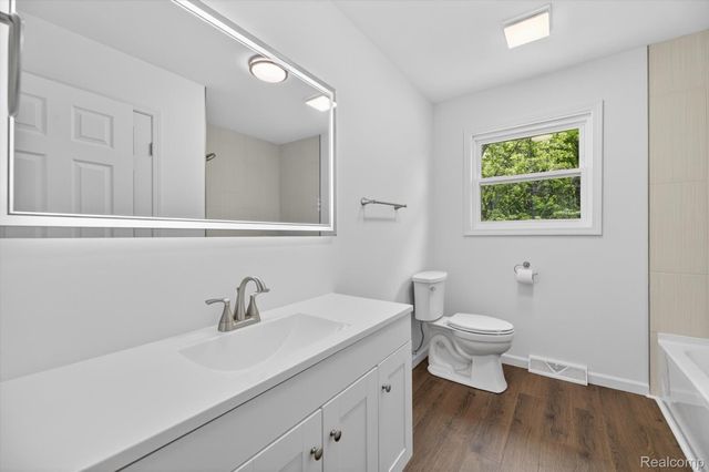 1976 Kathy Drive, Hamburg Township, MI 48189