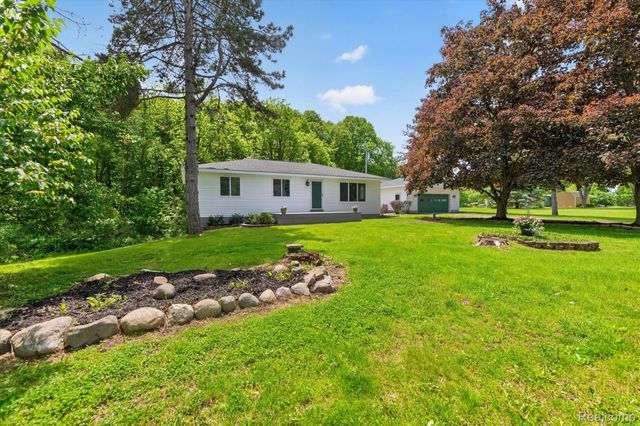 1976 Kathy Drive, Hamburg Township, MI 48189