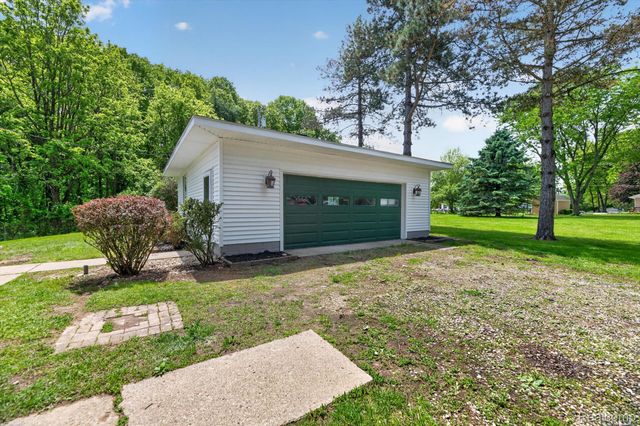 1976 Kathy Drive, Hamburg Township, MI 48189