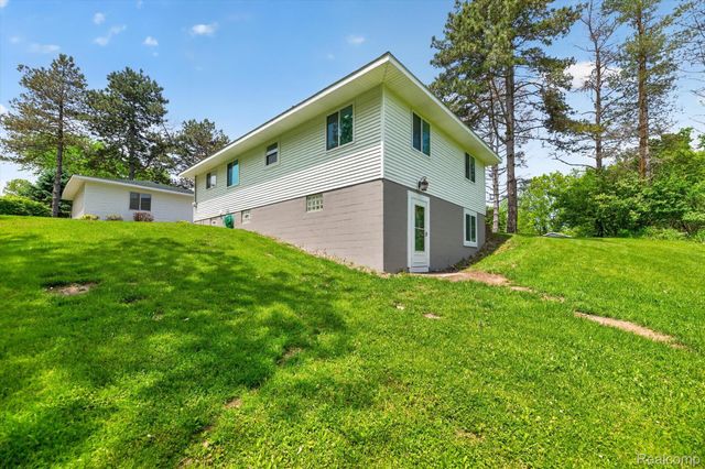 1976 Kathy Drive, Hamburg Township, MI 48189