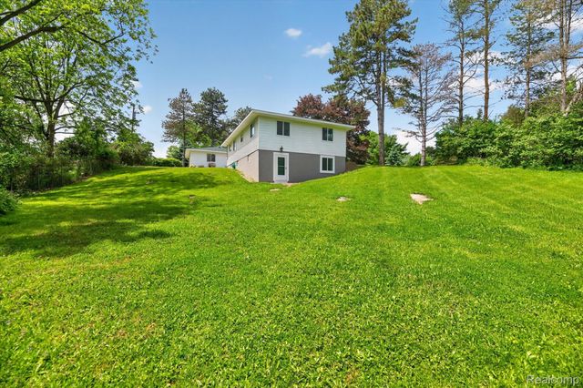 1976 Kathy Drive, Hamburg Township, MI 48189