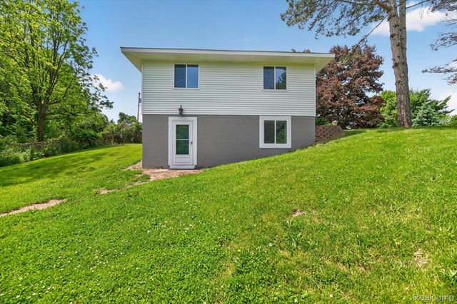 1976 Kathy Drive, Hamburg Township, MI 48189