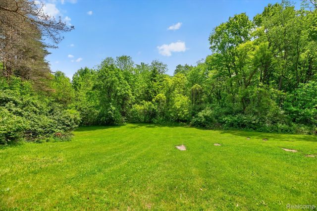 1976 Kathy Drive, Hamburg Township, MI 48189